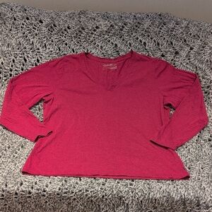 312 - 🍷 Eddie Bauer - Berry Haze Soft Knit Long Sleeve V‑Neck Tee